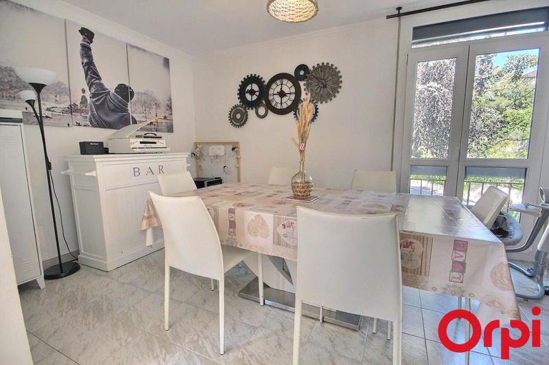 Appartement - 82 m² - 4 pièces