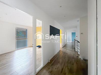 Local commercial - 284 m² - 11 pièces