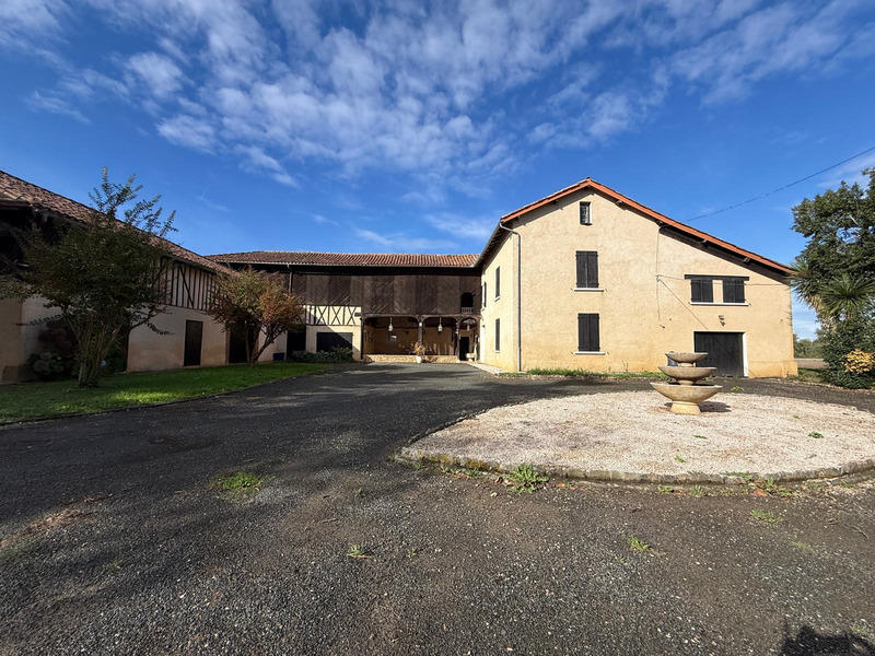 Maison - 250 m² - 5 pièces