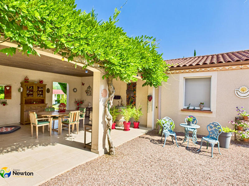 Maison - 260 m² - 9 pièces