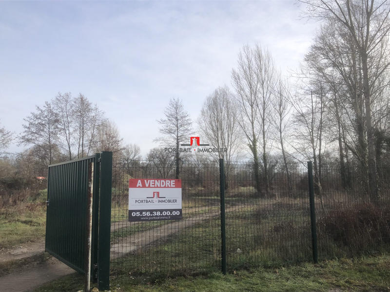 Terrain commercial - 8 450 m²