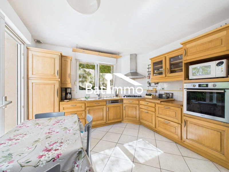 Maison - 211 m² - 7 pièces