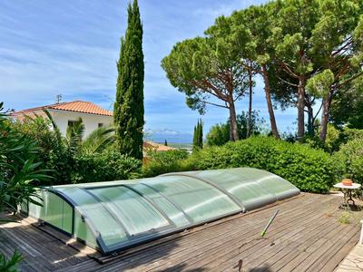 Maison - 221 m² - 5 pièces