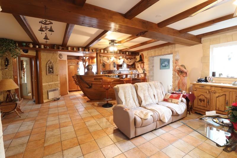 Maison - 251 m² - 6 pièces