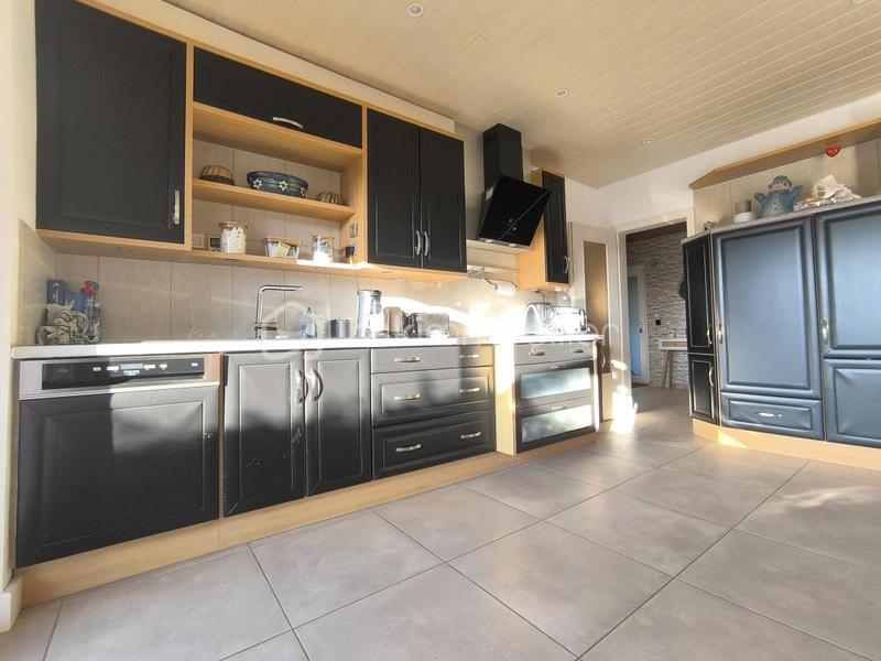 Maison traditionnelle - 290 m² - 9 pièces