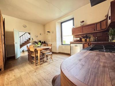 Maison - 250 m² - 8 pièces