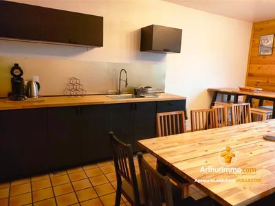 Appartement - 137 m² - 6 pièces