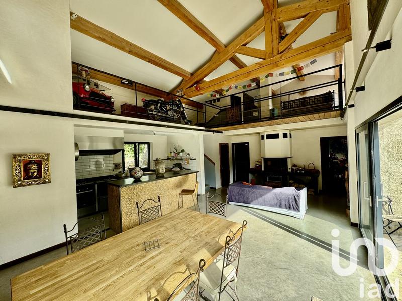 Maison - 350 m² - 9 pièces