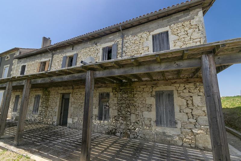 Maison traditionnelle - 356 m² - 4 pièces