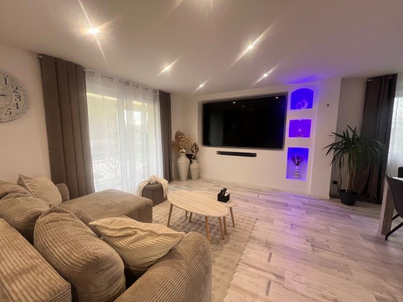 Maison - 99 m² - 5 pièces