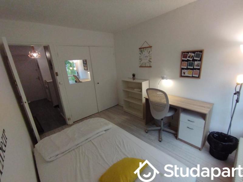 Chambre - 11 m² - 1 pièce