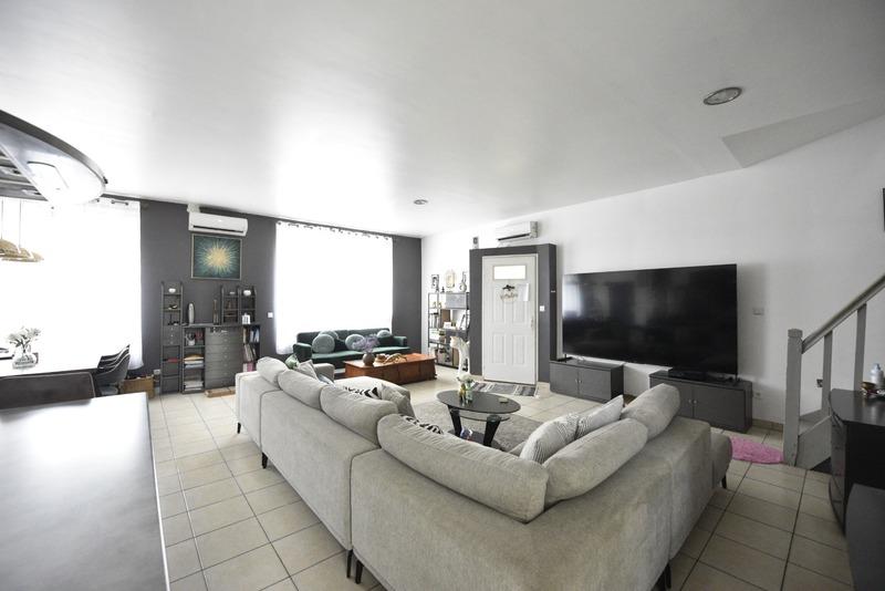 Maison - 235 m² - 6 pièces