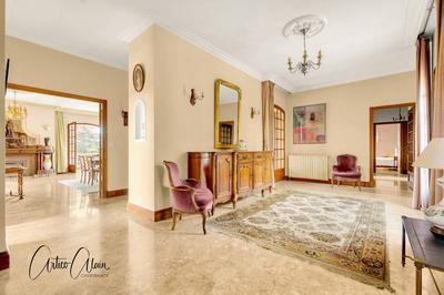 Propriété - 326 m² - 10 pièces