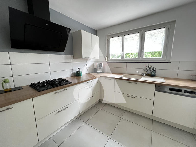 Maison - 90 m² - 4 pièces