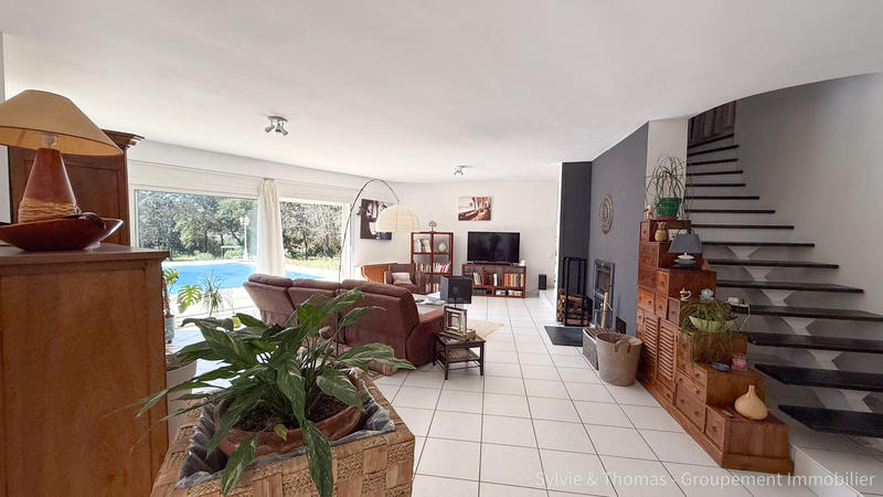 Maison - 285 m² - 8 pièces