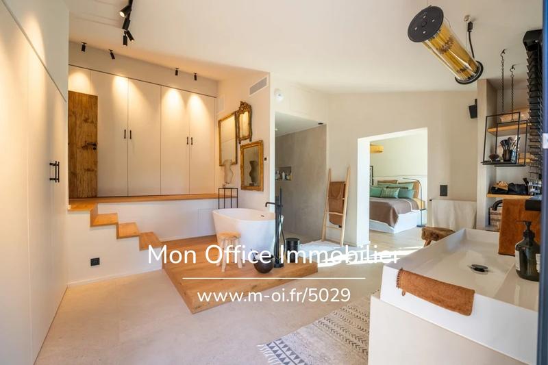 Propriété - 269 m² - 8 pièces