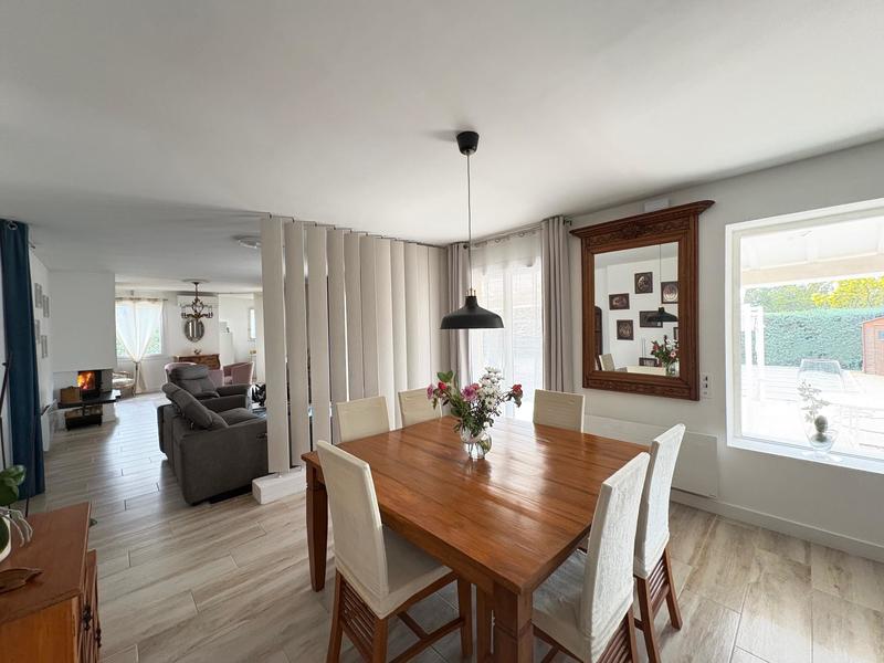 Demeure - 220 m² - 5 pièces