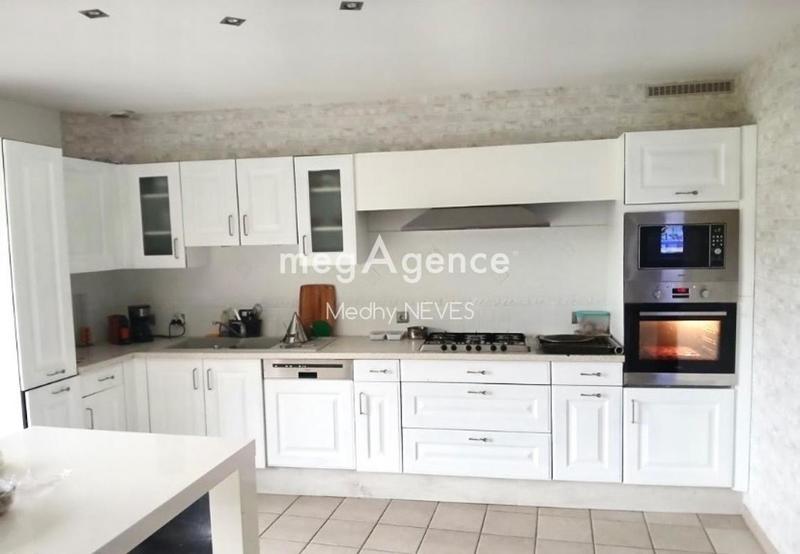 Maison - 226 m² - 8 pièces