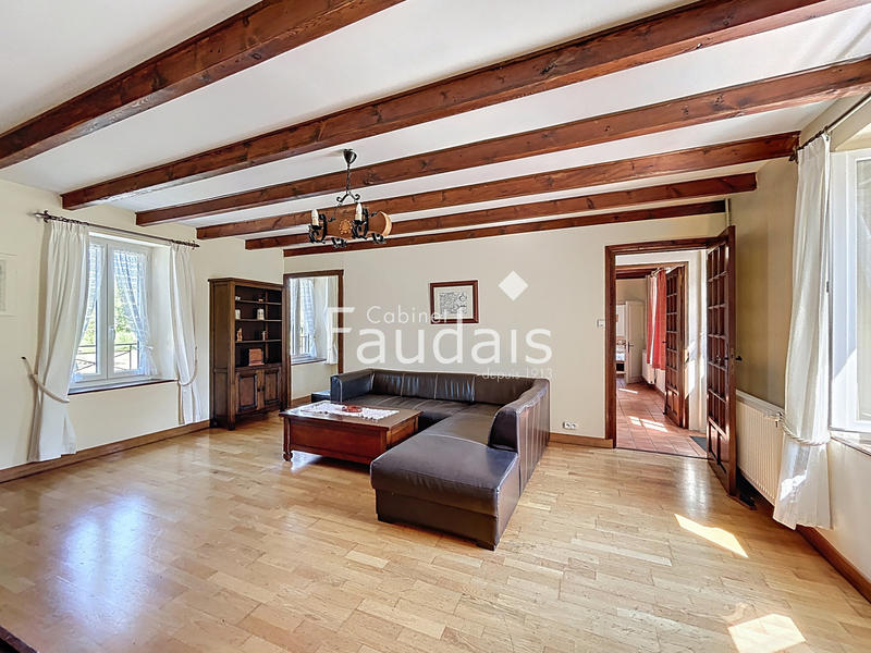 Propriété - 598 m² - 23 pièces