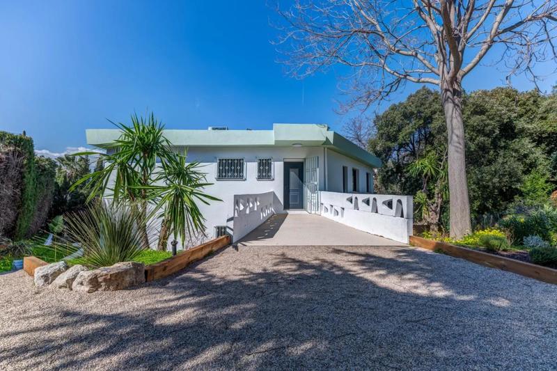 Maison - 212 m² - 7 pièces