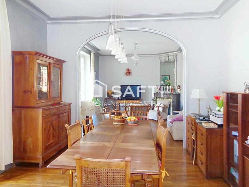 Maison - 242 m² - 14 pièces