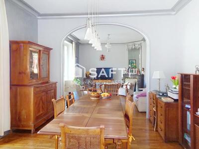 Maison - 242 m² - 14 pièces