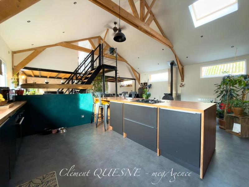 Maison - 225 m² - 7 pièces