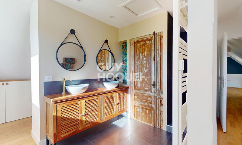 Maison - 182 m² - 7 pièces