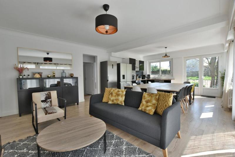 Maison - 182 m² - 10 pièces