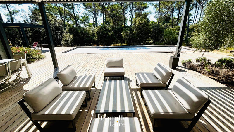 Maison - 240 m² - 5 pièces