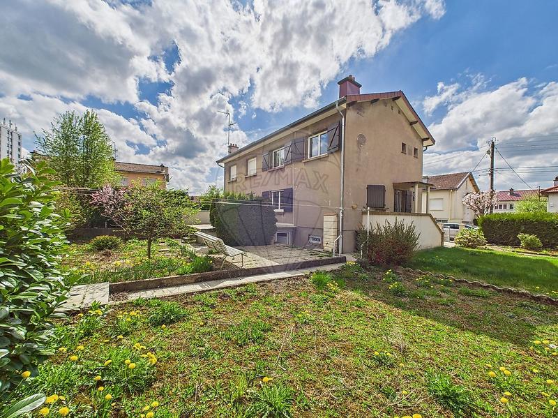 Maison - 90 m² - 5 pièces