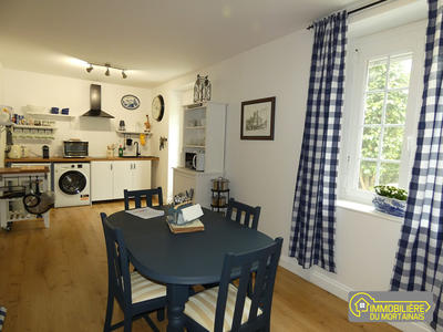 Maison - 330 m² - 7 pièces