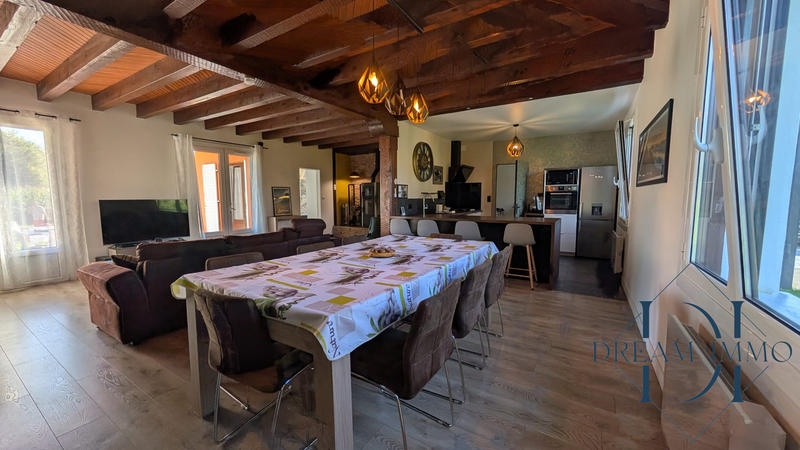 Maison - 235 m² - 7 pièces