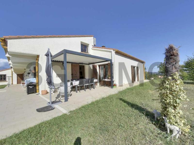 Maison traditionnelle - 237 m² - 7 pièces