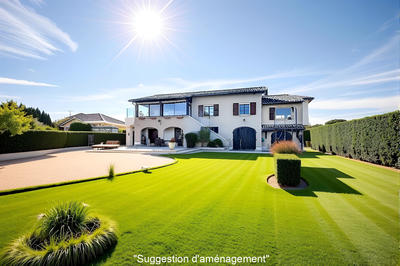 Propriété - 220 m² - 9 pièces