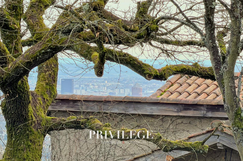 Maison - 220 m² - 7 pièces