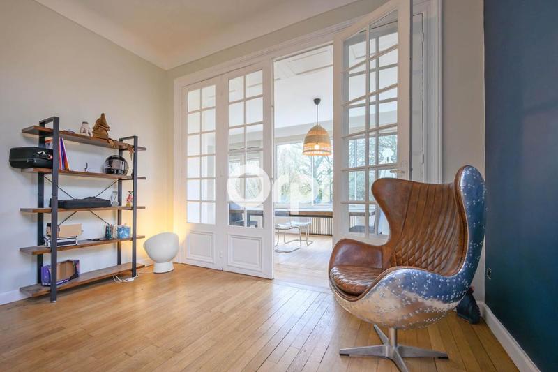 Maison - 313 m² - 9 pièces