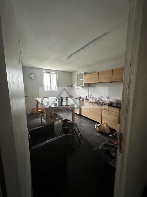 Entrepôt - 2 140 m²