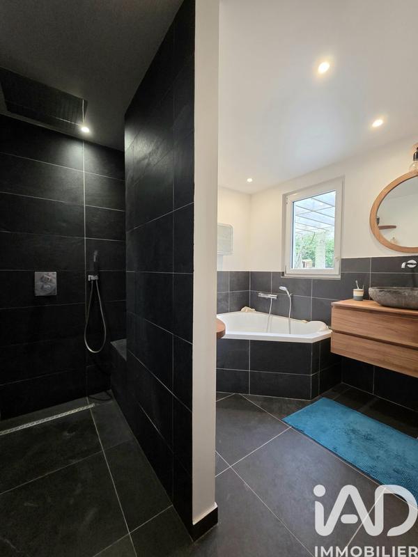 Maison - 210 m² - 8 pièces