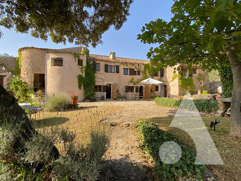 Maison - 490 m² - 19 pièces