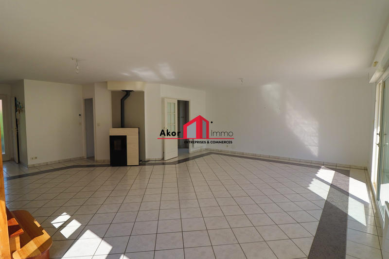 Maison traditionnelle - 188 m² - 7 pièces