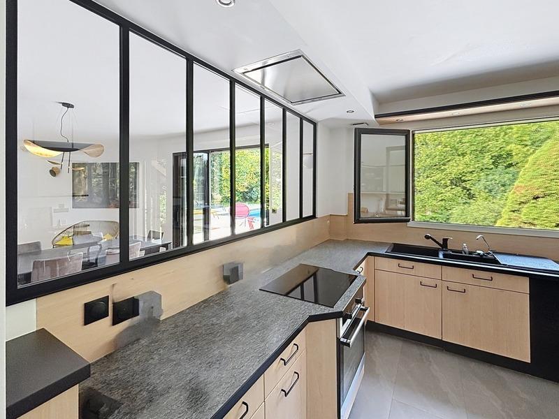 Maison - 330 m² - 10 pièces