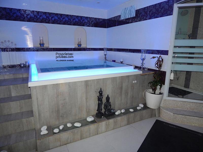 Maison - 1 000 m² - 18 pièces