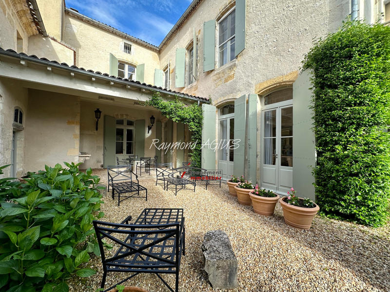 Maison de village - 430 m² - 12 pièces