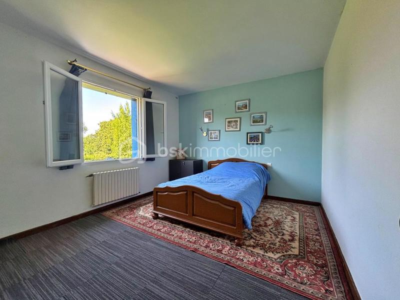 Maison - 240 m² - 9 pièces