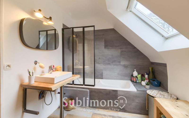 Maison - 180 m² - 7 pièces