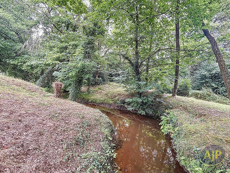 Maison - 220 m² - 10 pièces