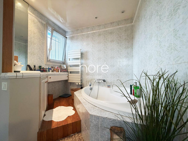 Maison - 210 m² - 8 pièces