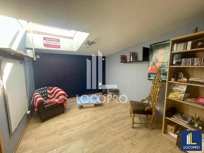 Local d'activité / Entrepôt - 251 m²