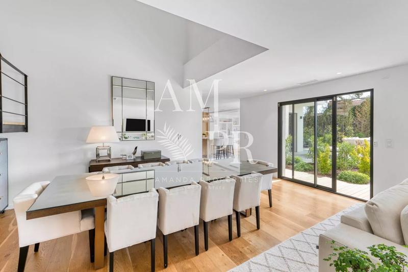 Villa - 247 m² - 6 pièces